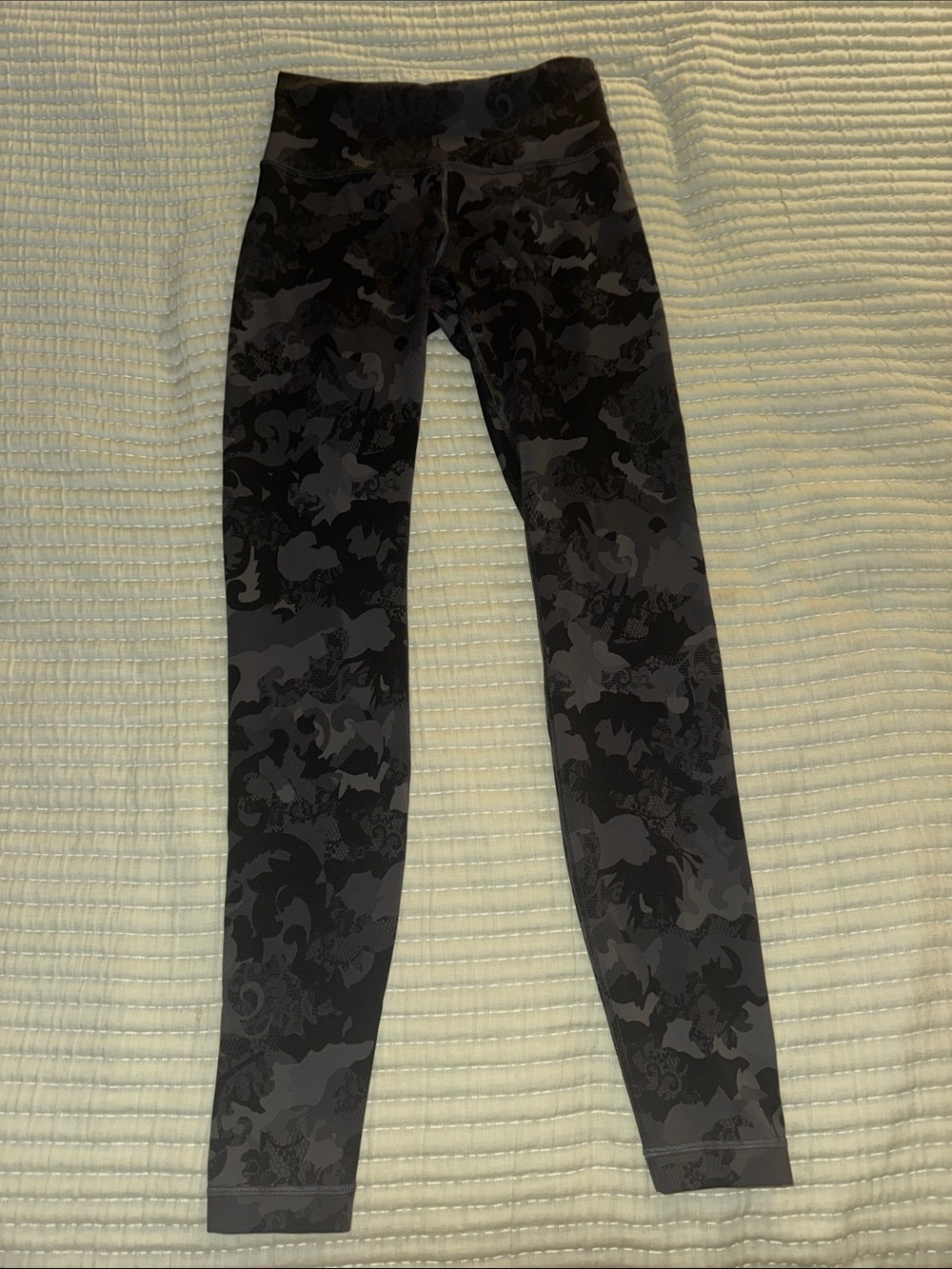 Lululemon Black Detailing Wunder Train Leggings 28 in